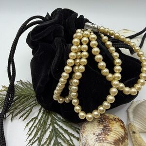 Elegant Vintage Pearl Rhinestone Bracelet with Black Velvet Jewelry Pouch Bundle